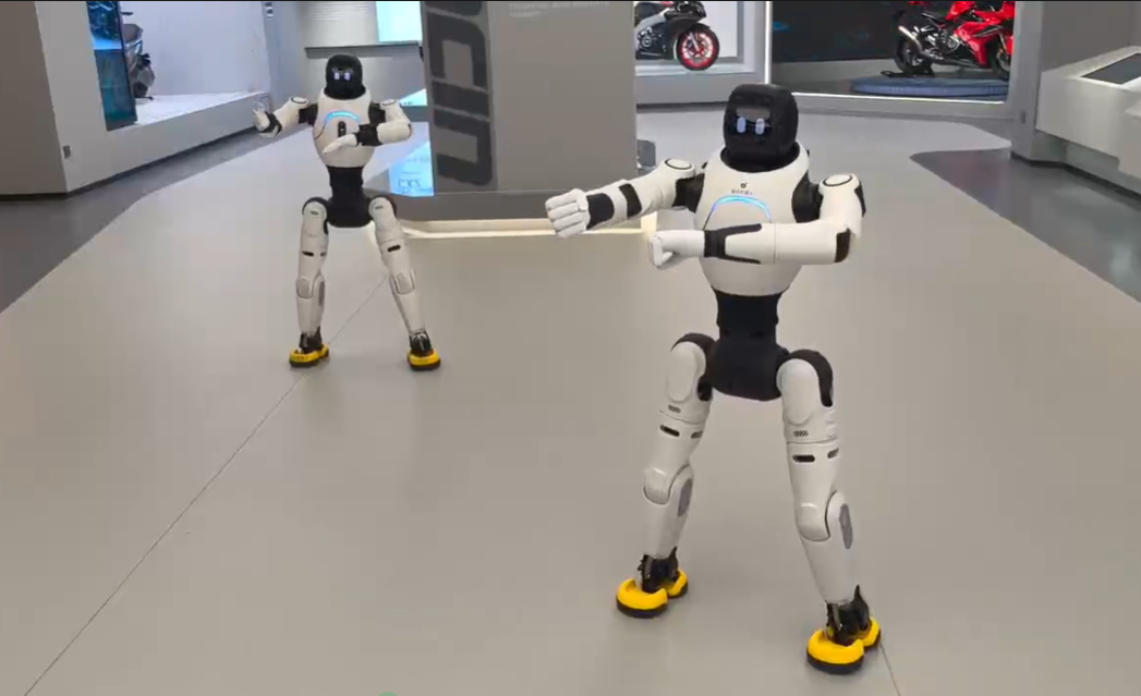 隆鑫摩托车旗舰店开业表演